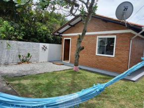 Casa em Florianópolis, rio vermelho de 2 quartos bem localizada